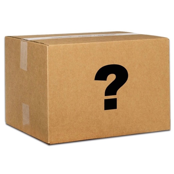 Mystery box of shoes/sneakers/flips/heels - Picture 2 of 3